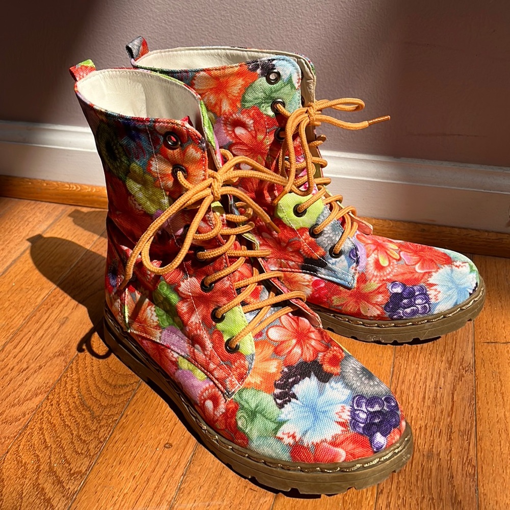 Floral Colorful Print Boots, 7.5 Women’s